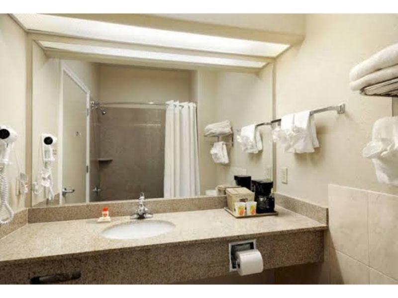 Super 8 By Wyndham Iah West/Greenspoint Aldine Exterior foto