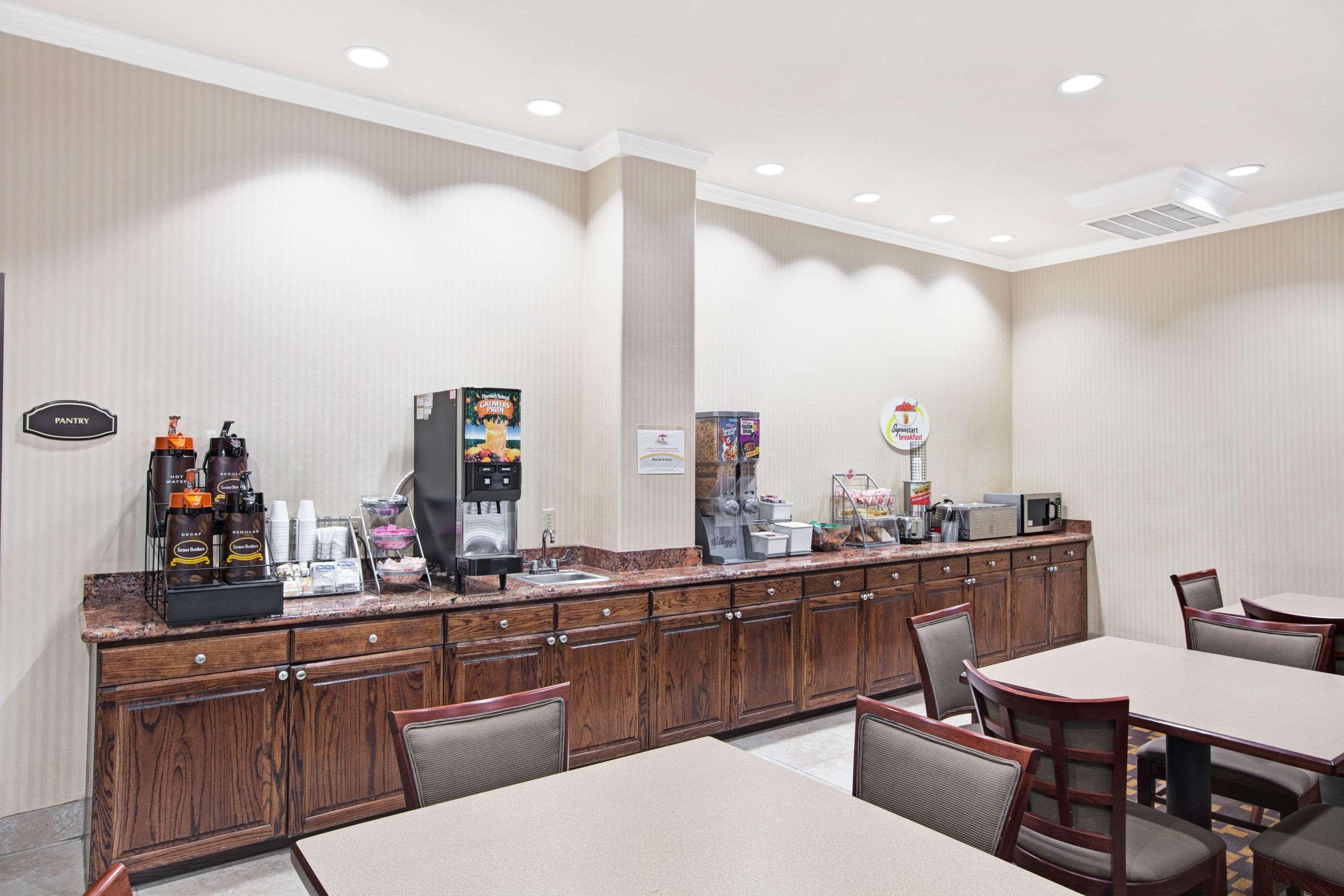Super 8 By Wyndham Iah West/Greenspoint Aldine Exterior foto